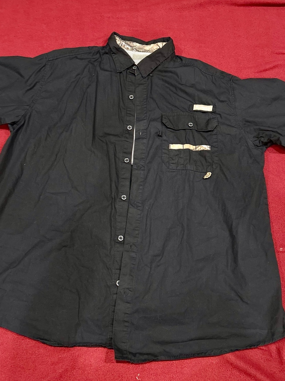Columbia Black Short-Sleeve Button-Down Shirt with Cream Accents